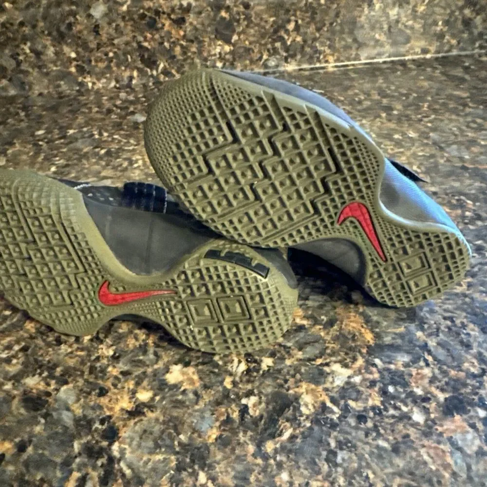 Rare- Nike Zoom LeBron Soldier SFG Army Camo- Kids Size 11c‎